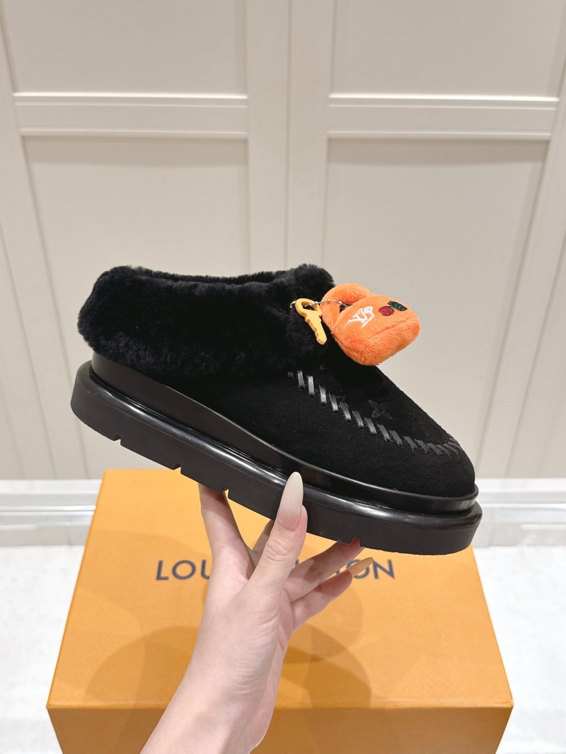 l0vis Vvtt0n slippers